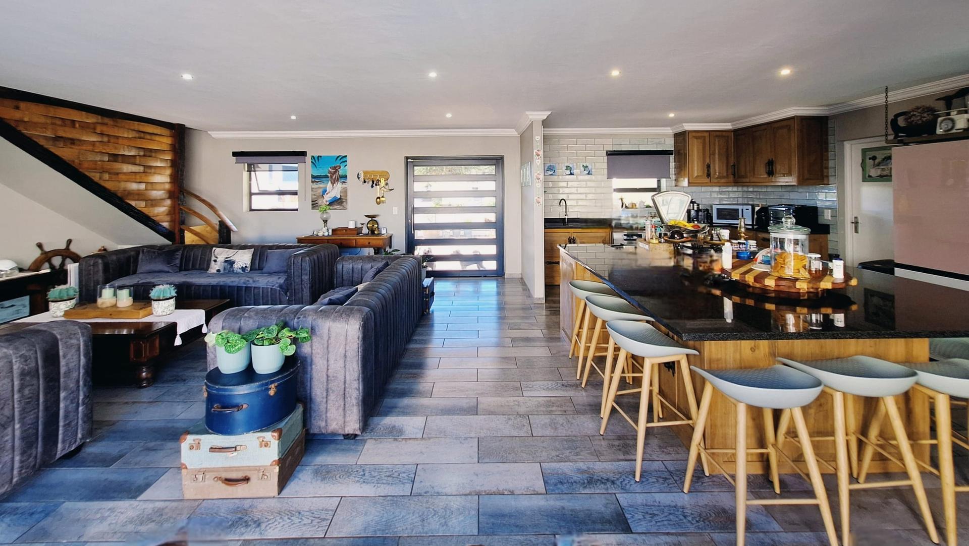 Jacobsbaai Home with Separate Flat — photograph 2