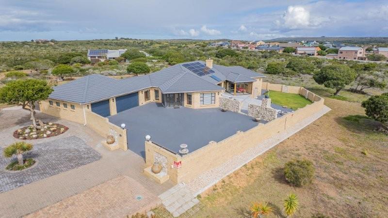 Stilbaai Wes Three-Bed House — photograph 3