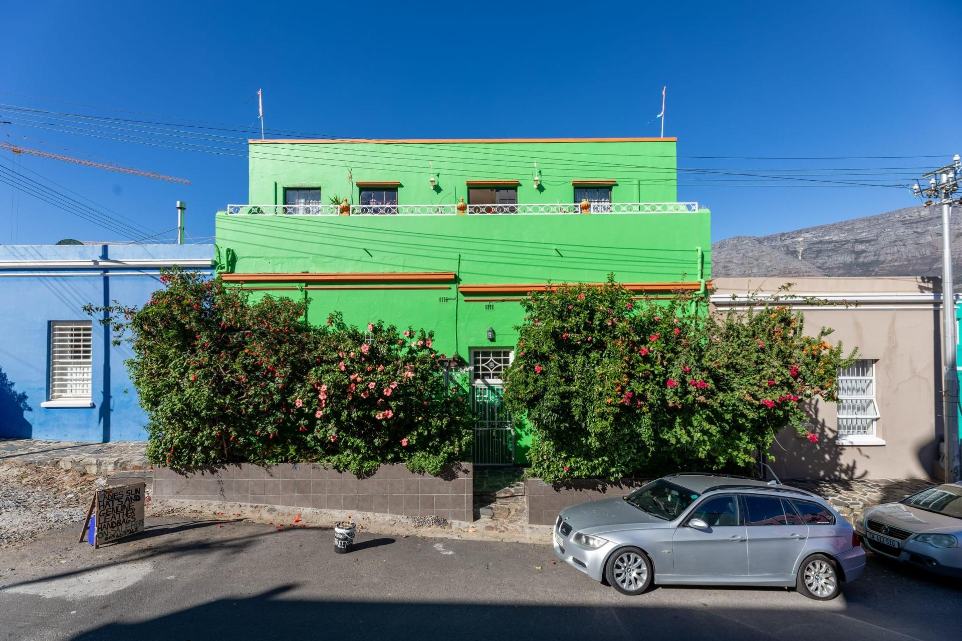 Bo-Kaap Ten-Bedroom House — photograph 1