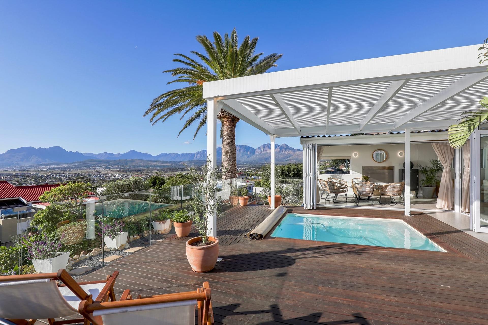 Mediterranean Luxury with Panoramic Ocean Views — photograph 2