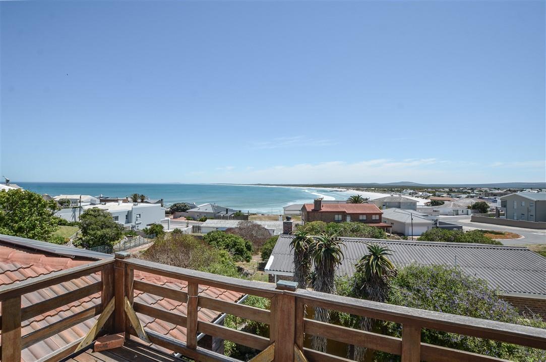 Yzerfontein Beachfront Home with Flats — photograph 4