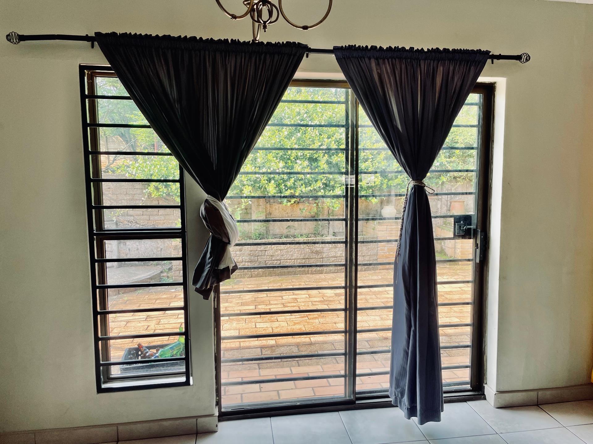 Stunning 3 Bedroom in Sunnyridge — photograph 4