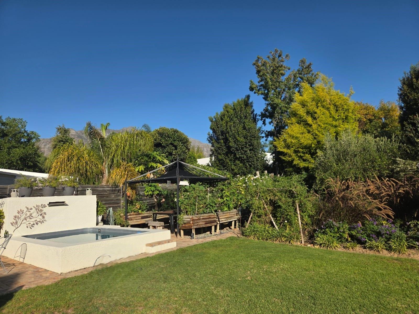 Paradyskloof Home with Two Flatlets — photograph 3