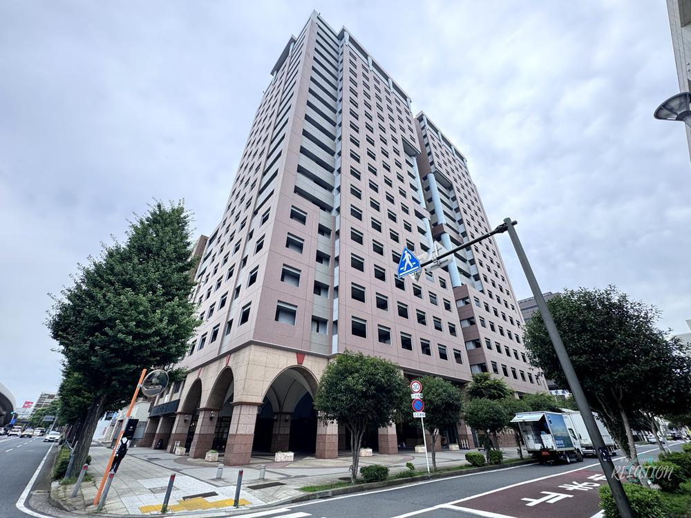 Villeneuve Tower Yokohama Kannai — photograph 3