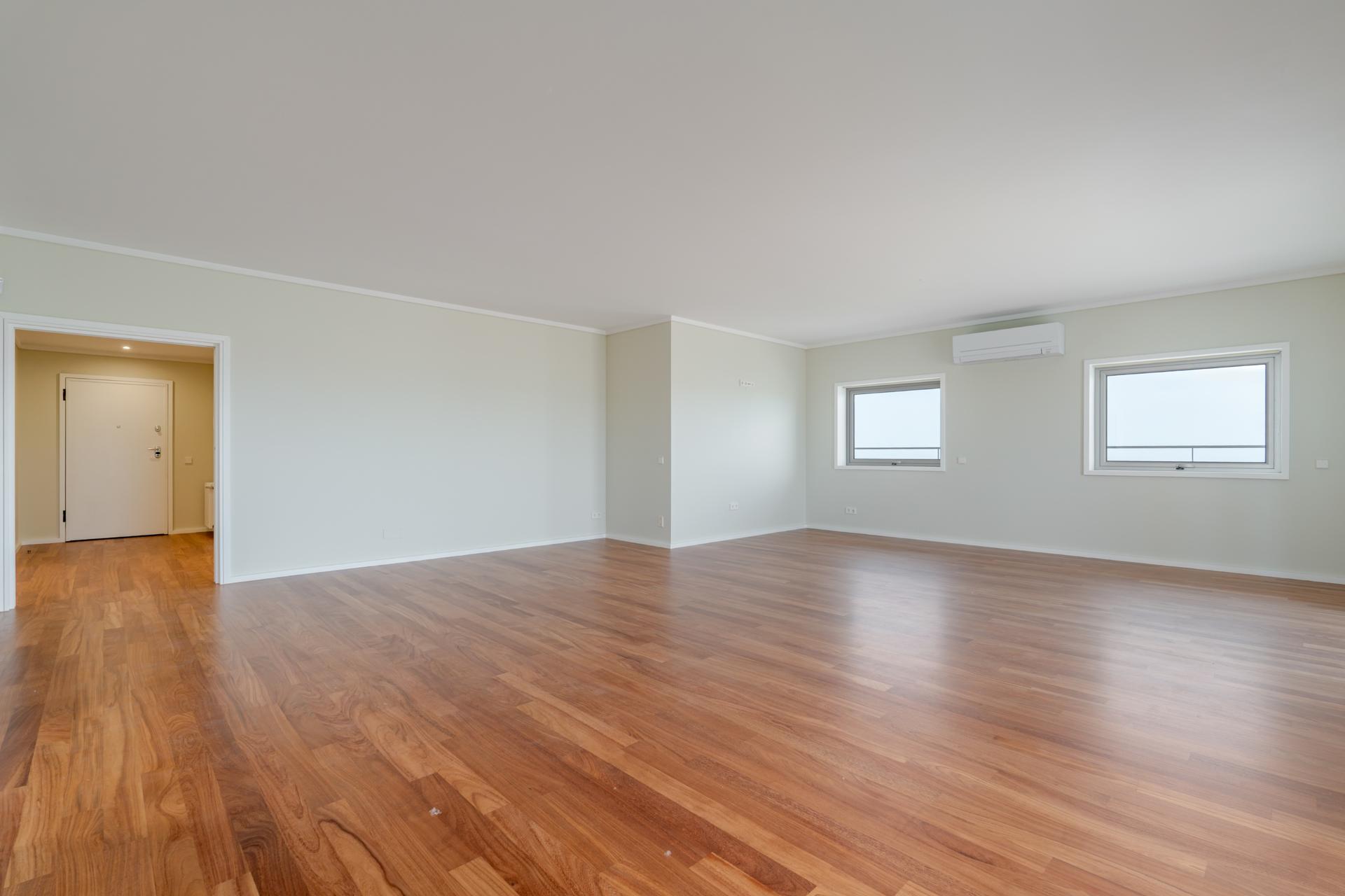 4-Bedroom Penthouse with River Views in Porto — photograph 3