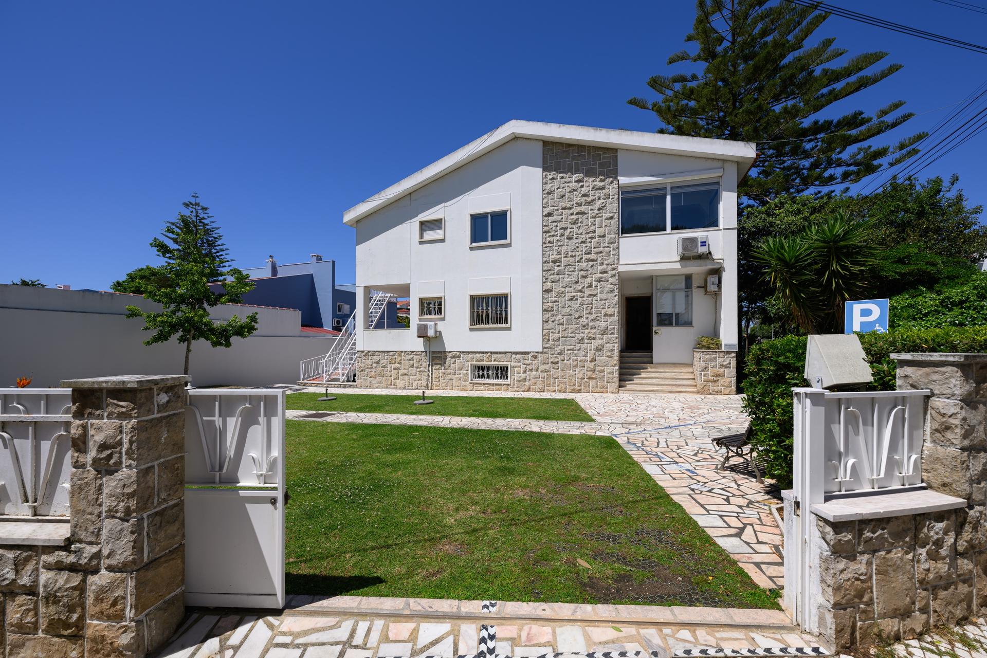5-Bedroom House in Parede, Cascais — photograph 2