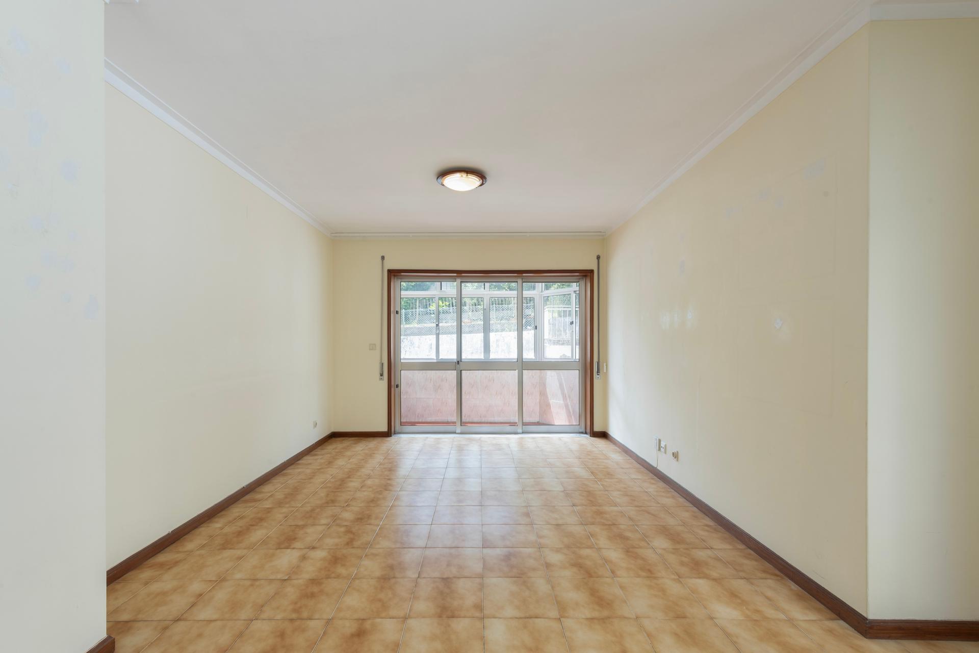 3-Bedroom Apartment in Bonfim, Porto — photograph 2