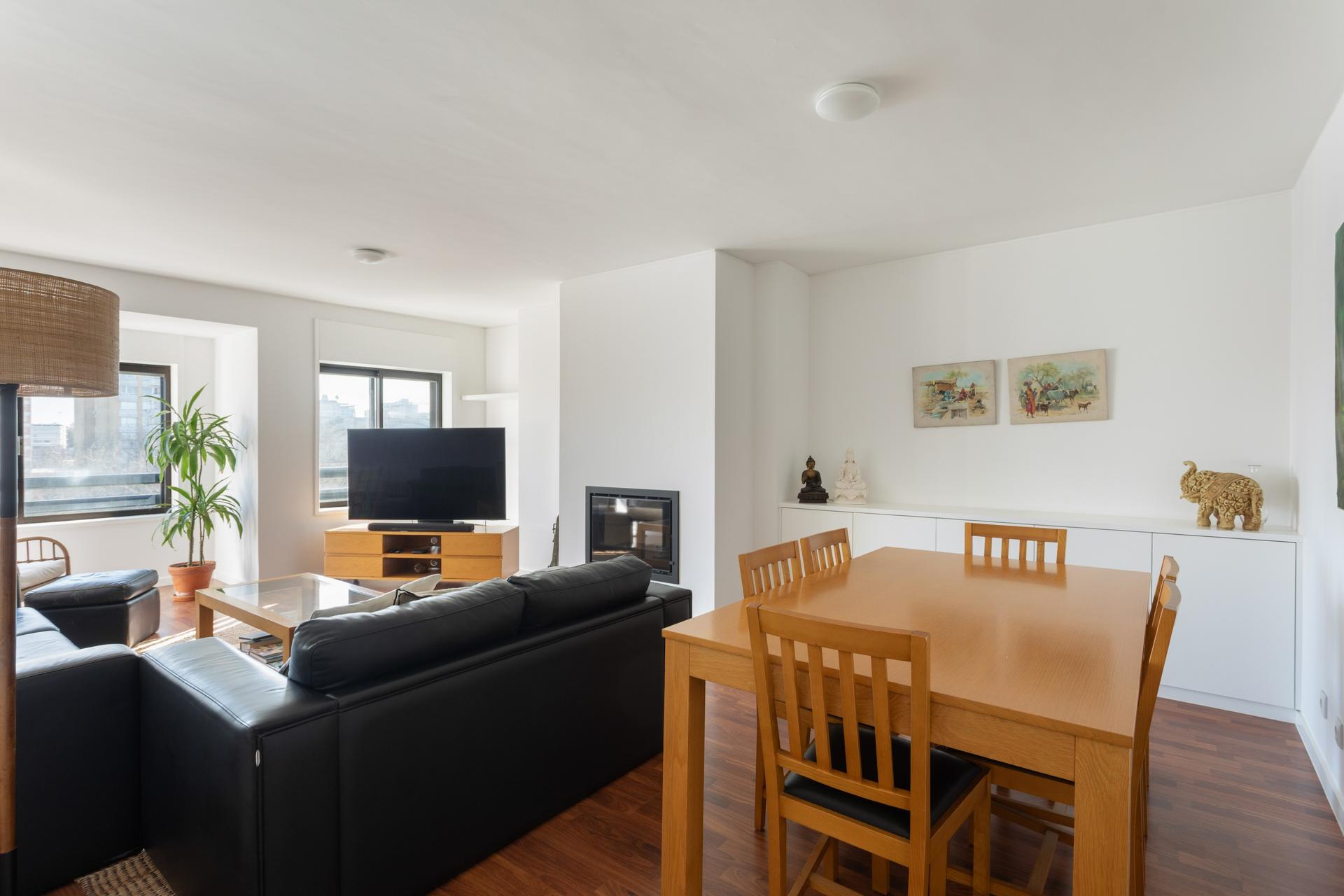 3-Bedroom Apartment in Pinheiro Manso, Porto — photograph 3