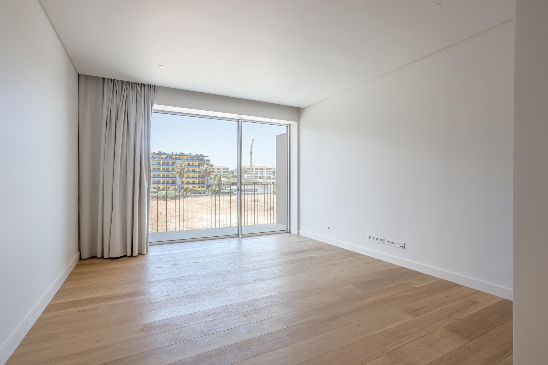 1-Bedroom Apartment at Horizon Ocean Gardens — photograph 3