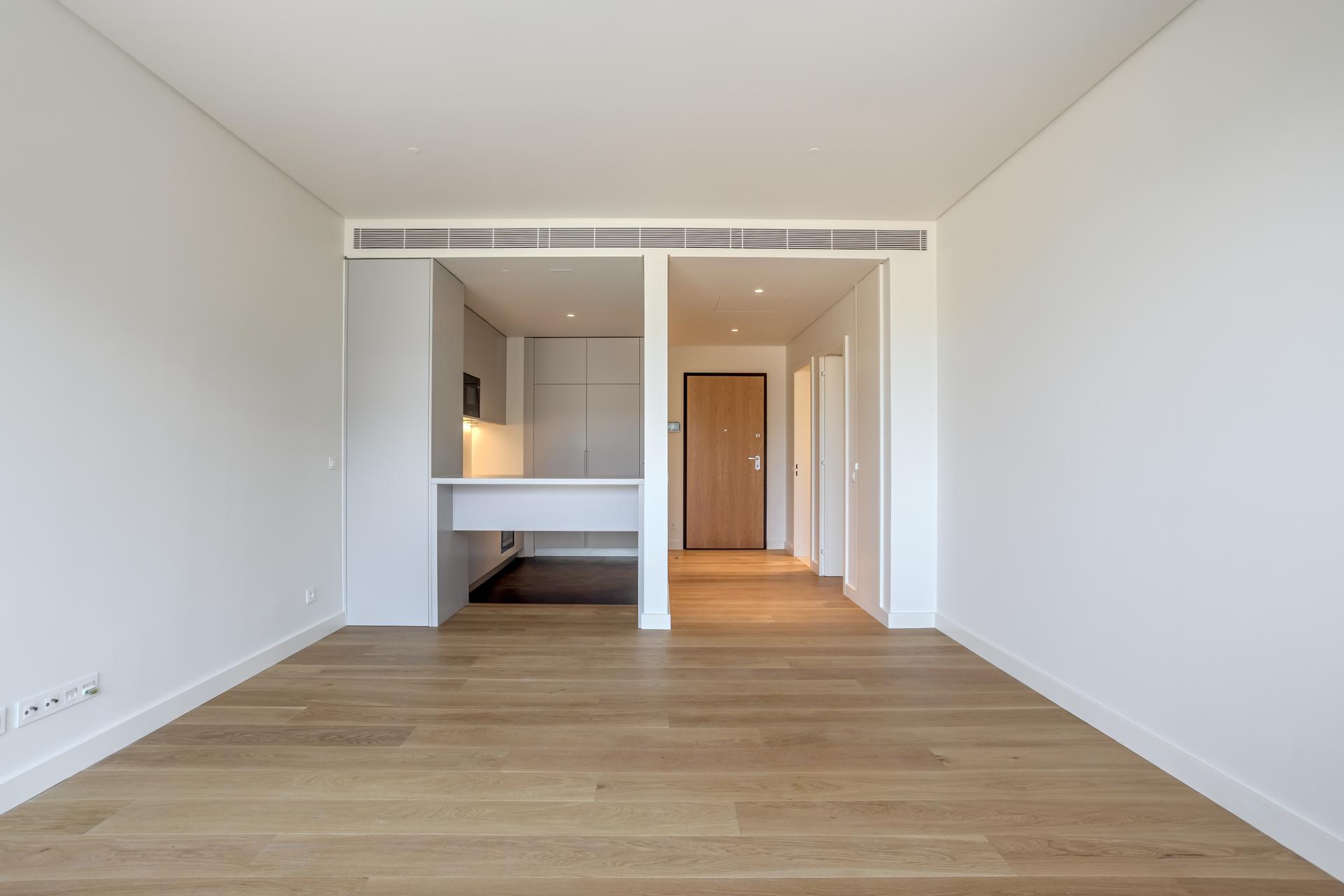 1-Bedroom Apartment at Horizon Ocean Gardens — photograph 4