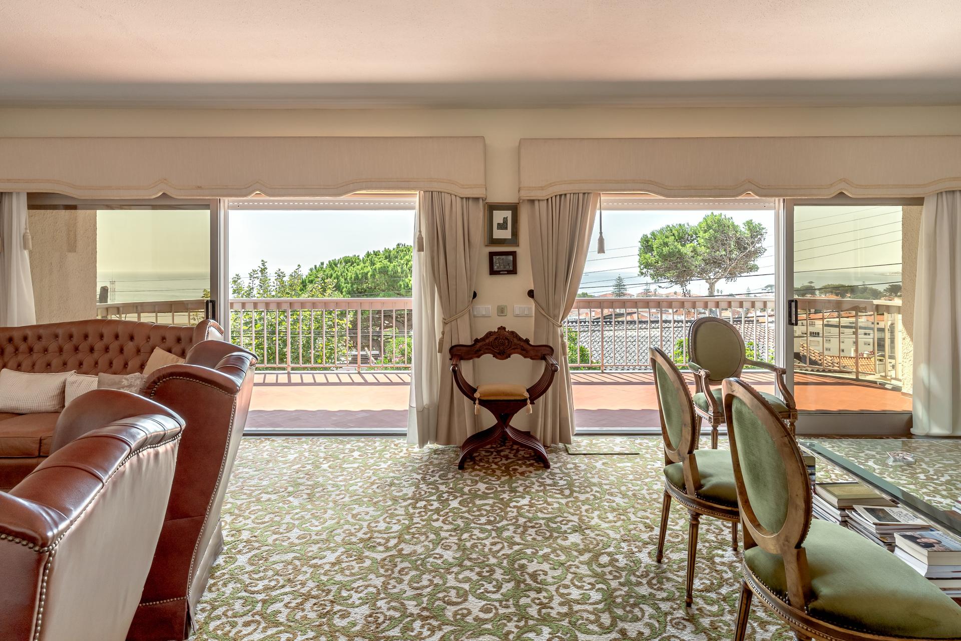 5-Bedroom House with Sea Views in Parede, Cascais — photograph 2