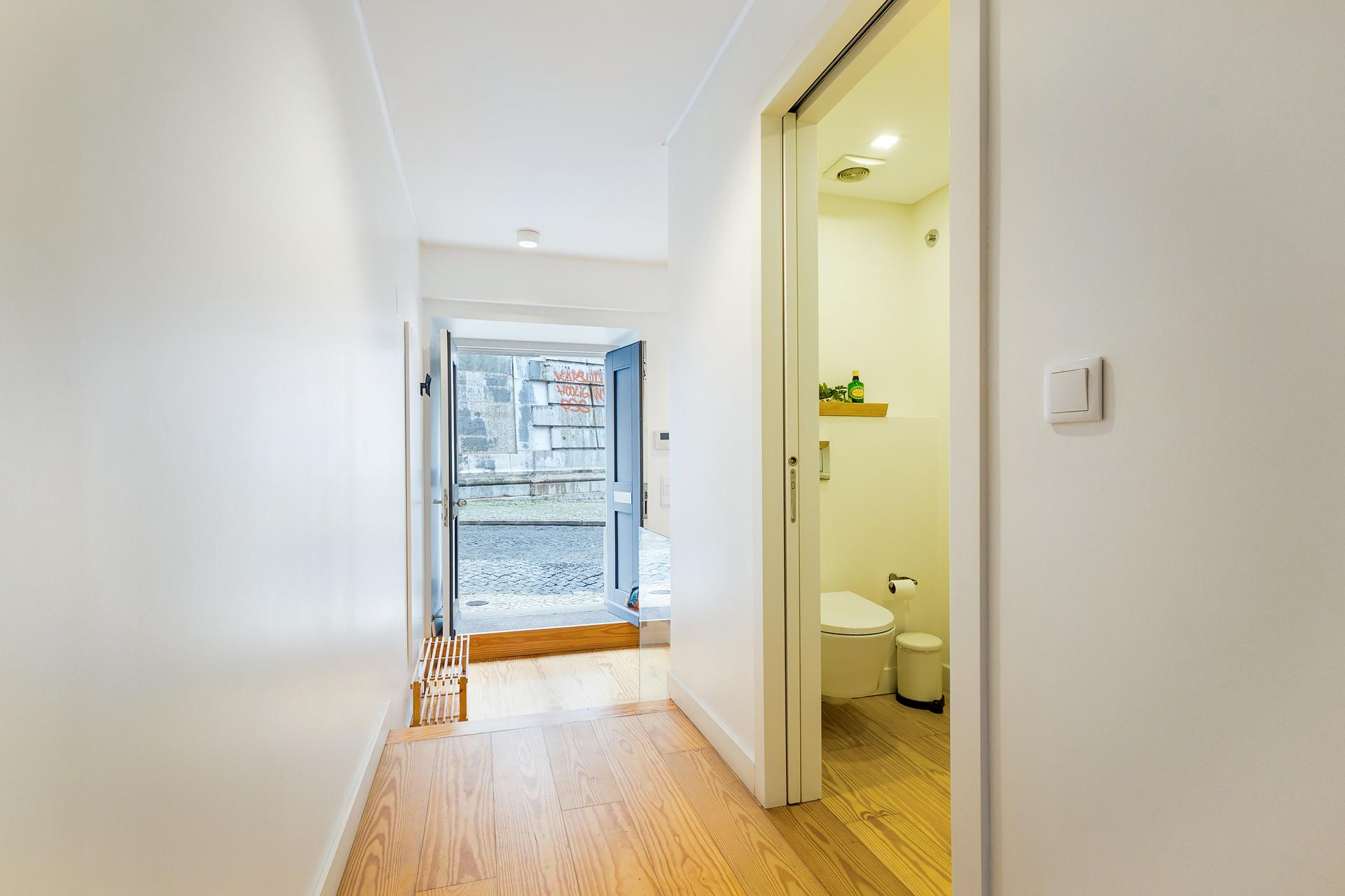 2-Bedroom Duplex with Garden in Lisboa — photograph 4