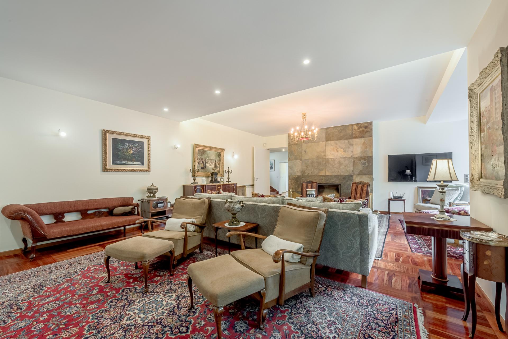 6-Bedroom House in Porto — photograph 5