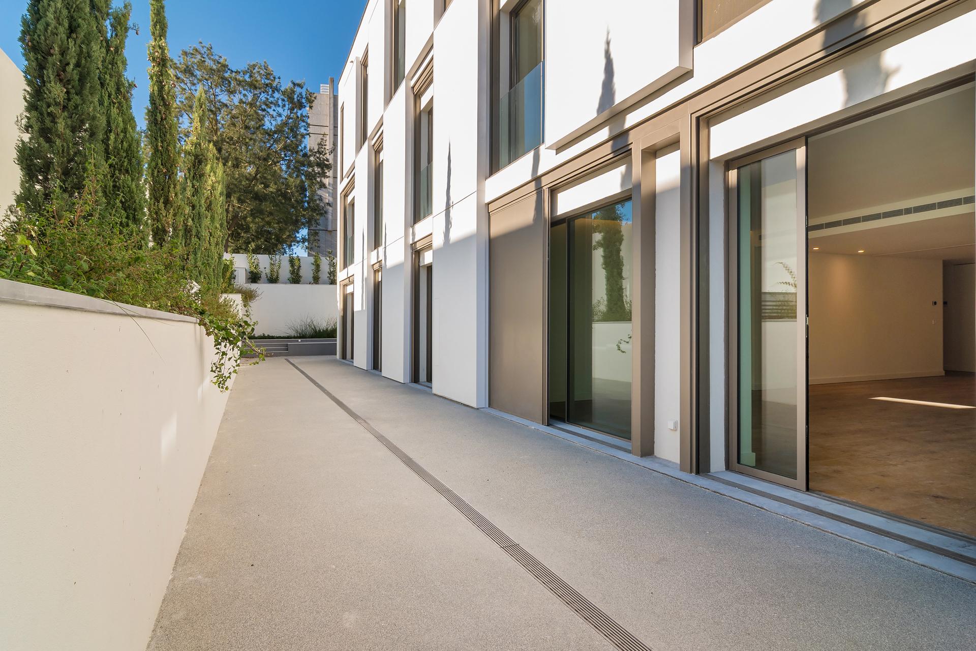 3-Bedroom Duplex with Garden in Cascais — photograph 2