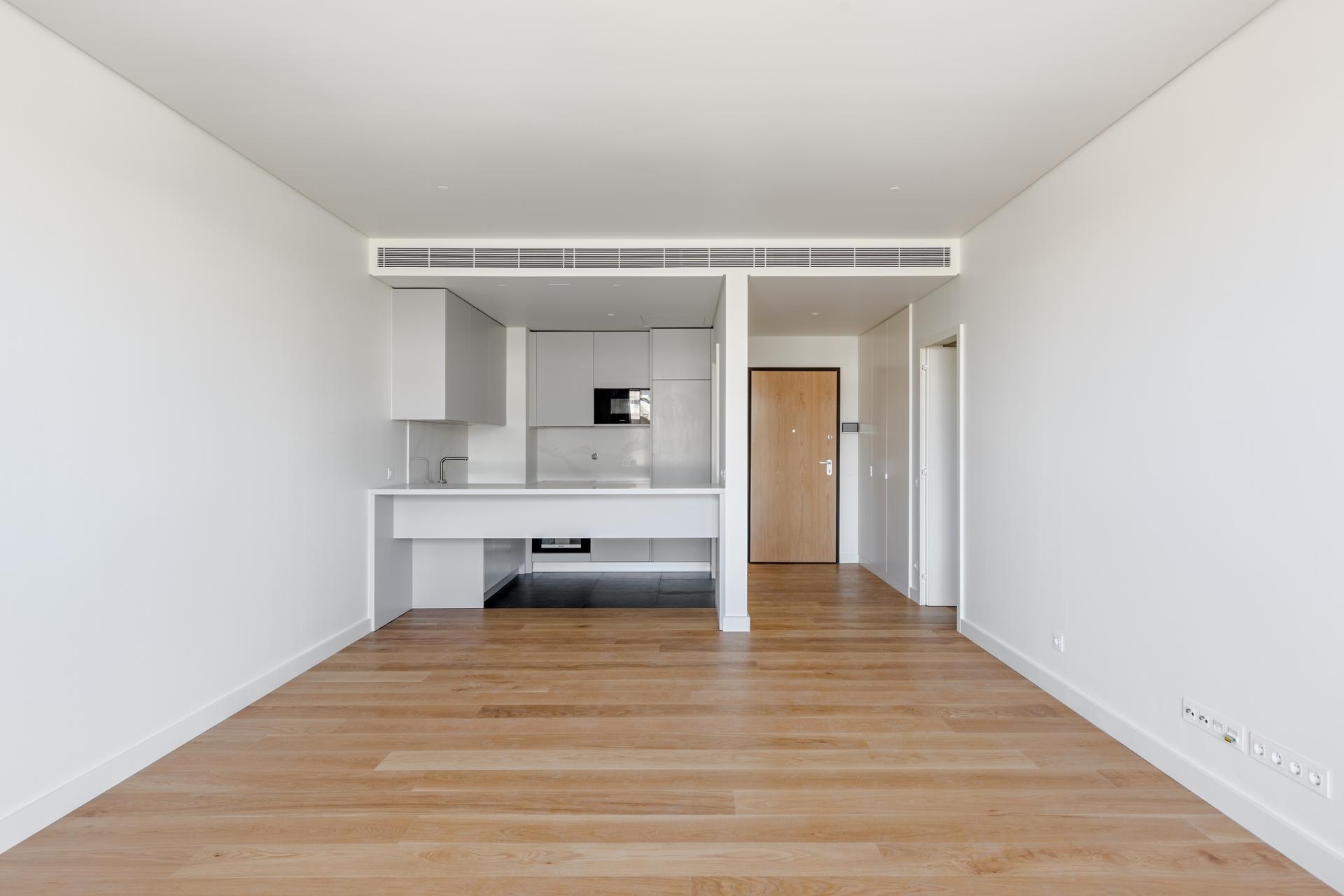 2-Bedroom Apartment at Horizon Ocean Gardens — photograph 3