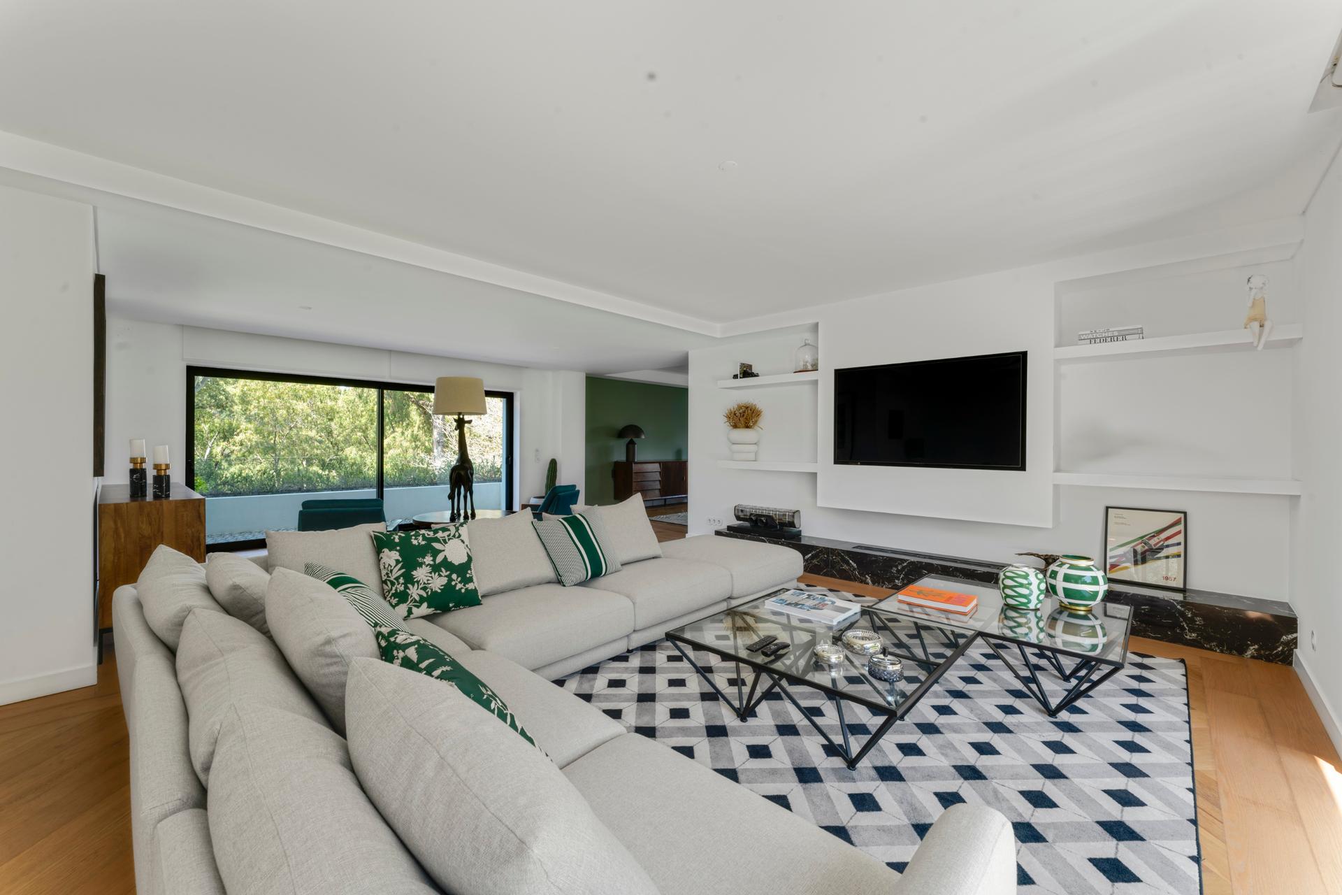 5-Bedroom House with Terrace in Cascais — photograph 5