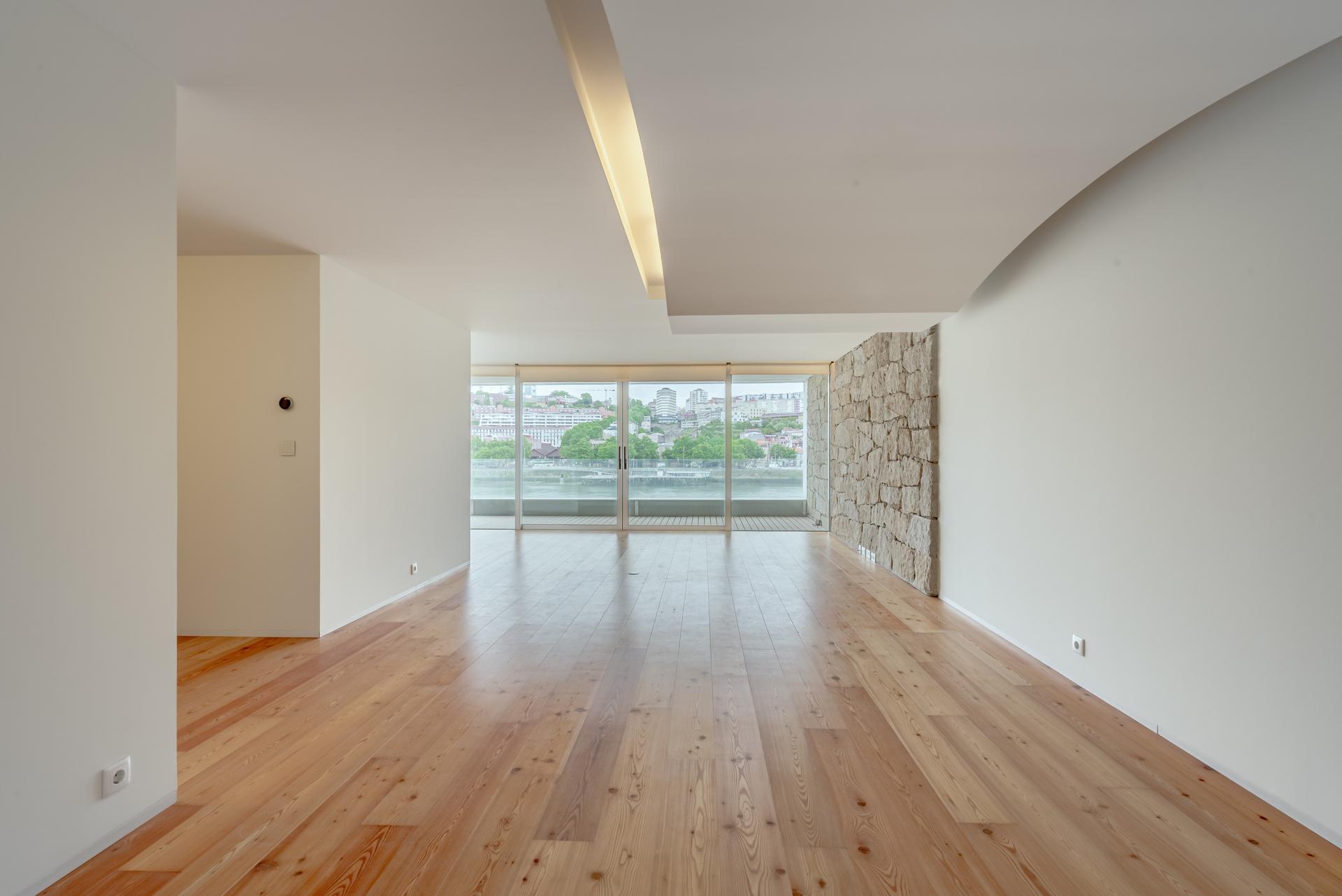 4-Bedroom Apartment in Vila Nova de Gaia — photograph 4