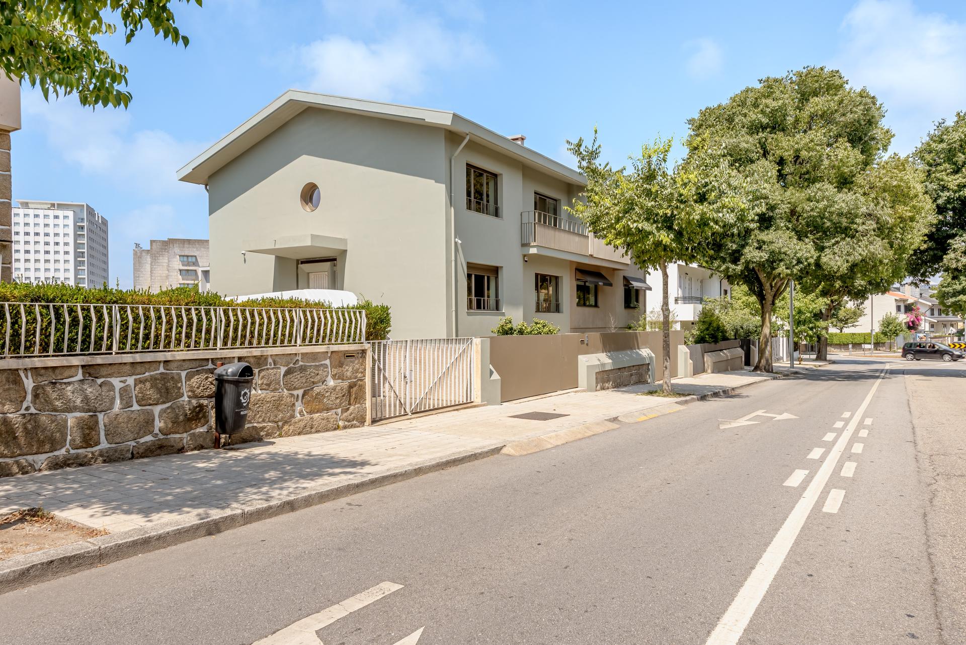 5-Bedroom House in Cristo Rei, Porto — photograph 5
