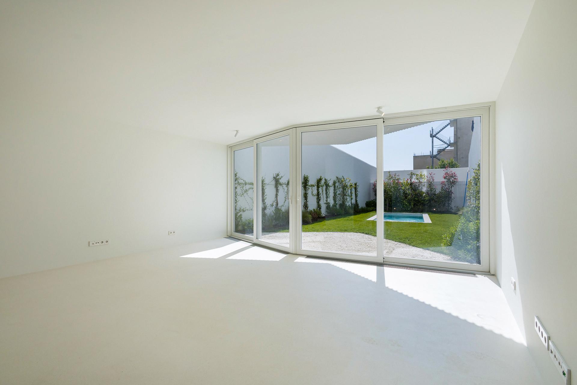 2-Bedroom Apartment in Lapa, Lisboa — photograph 4