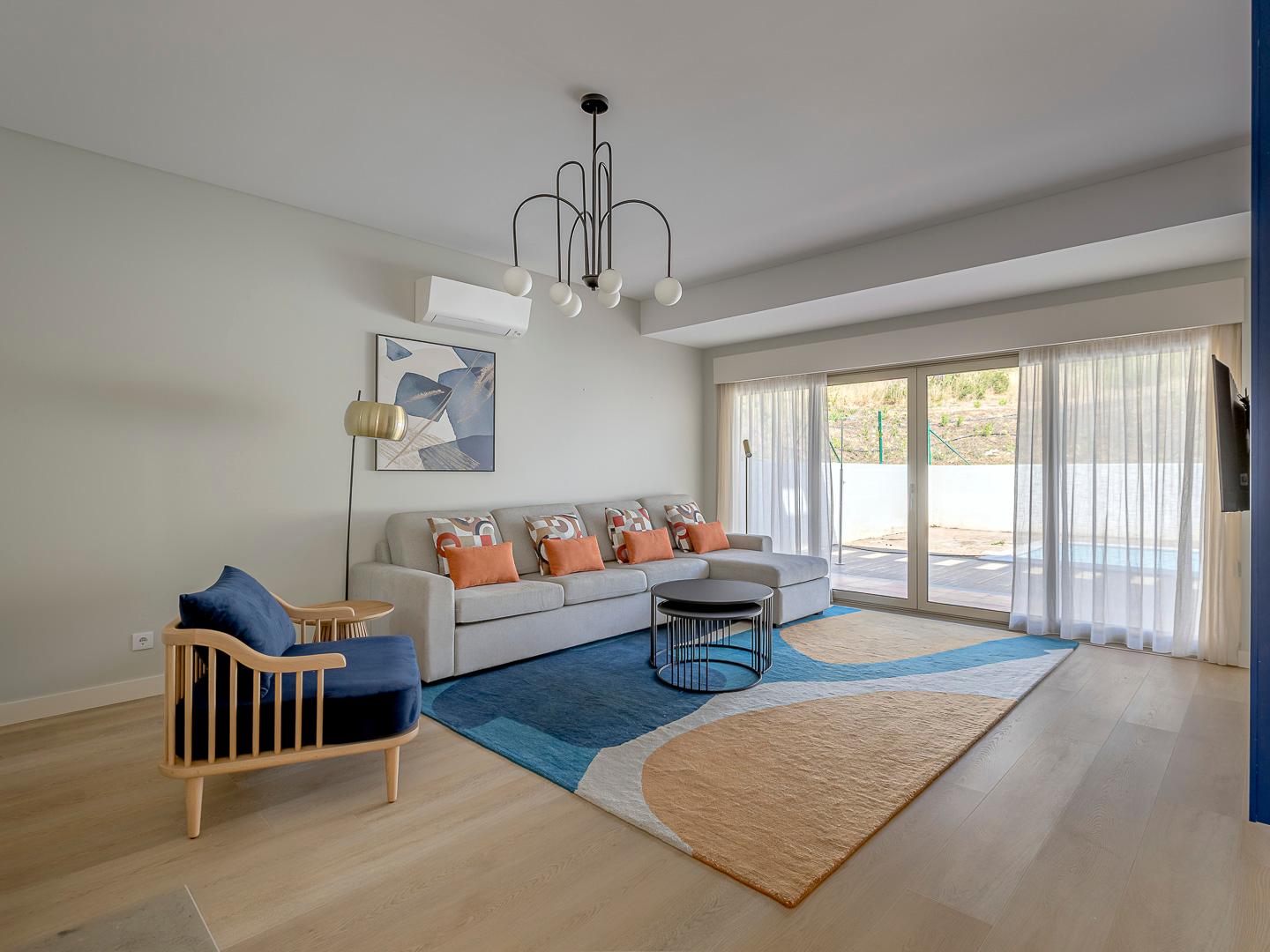 4-Bedroom House in Loures — photograph 2