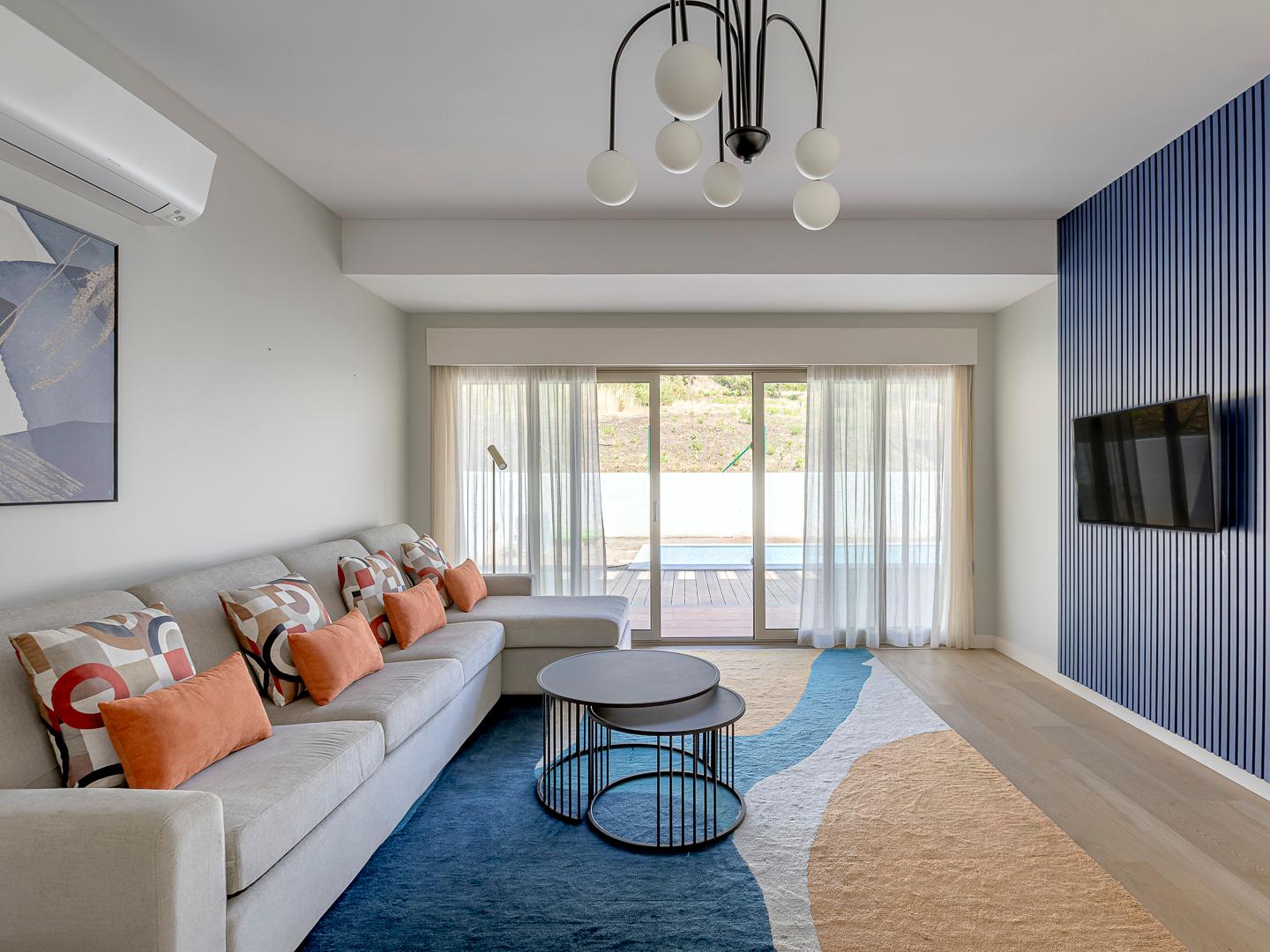 4-Bedroom House in Loures — photograph 4