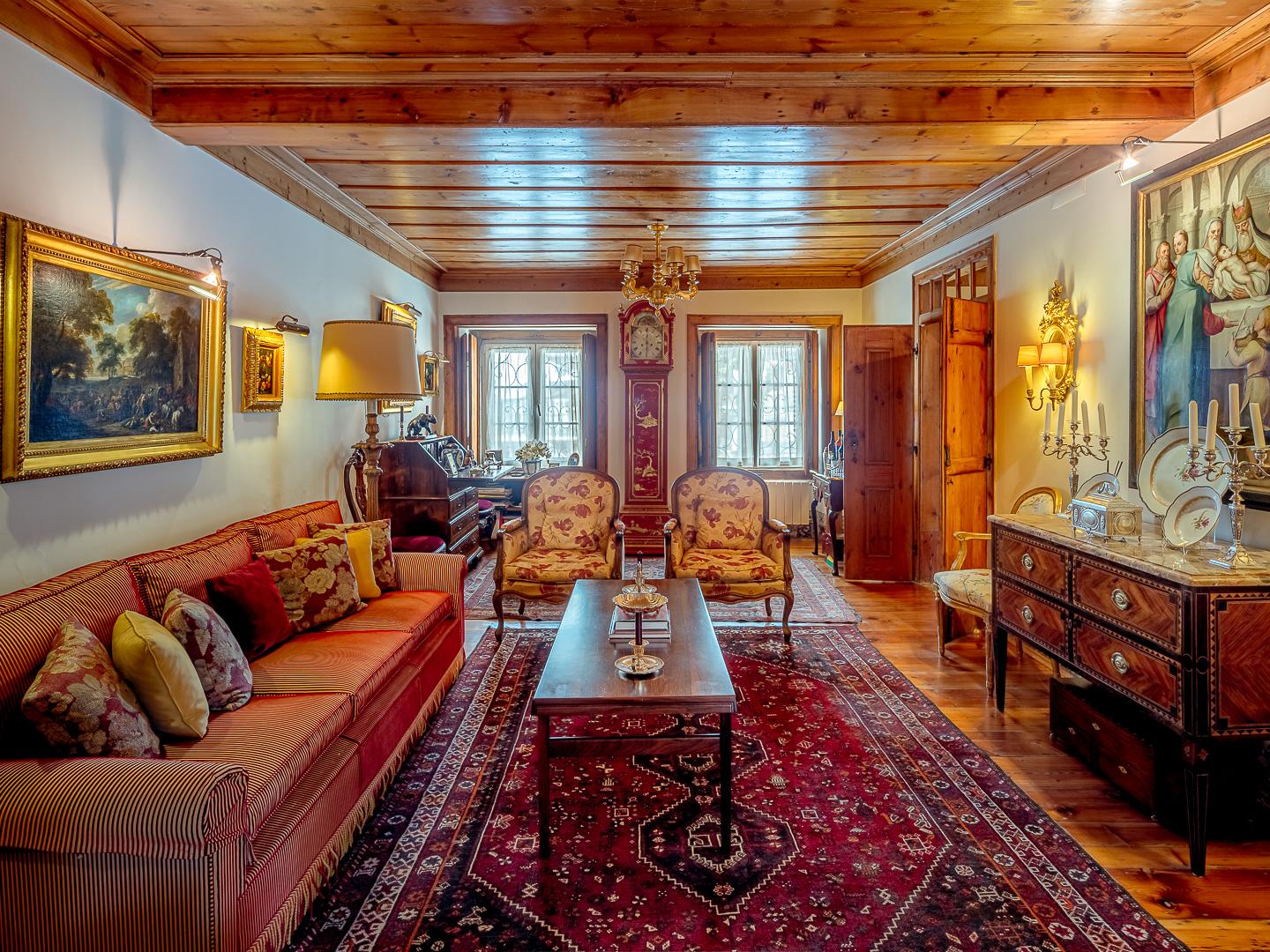 2-Bedroom House in Carnide, Lisboa — photograph 4