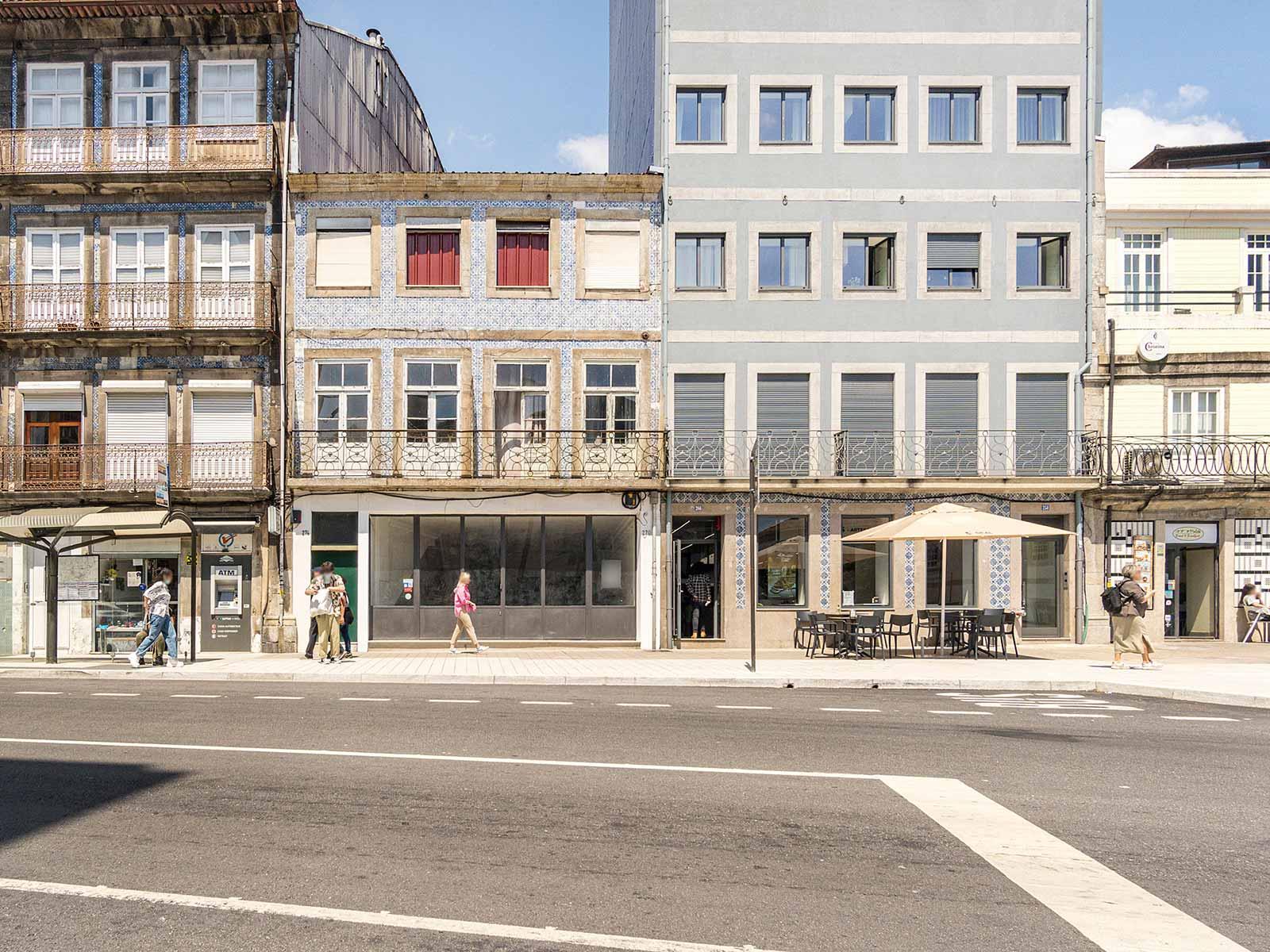 Building in Porto — photograph 2