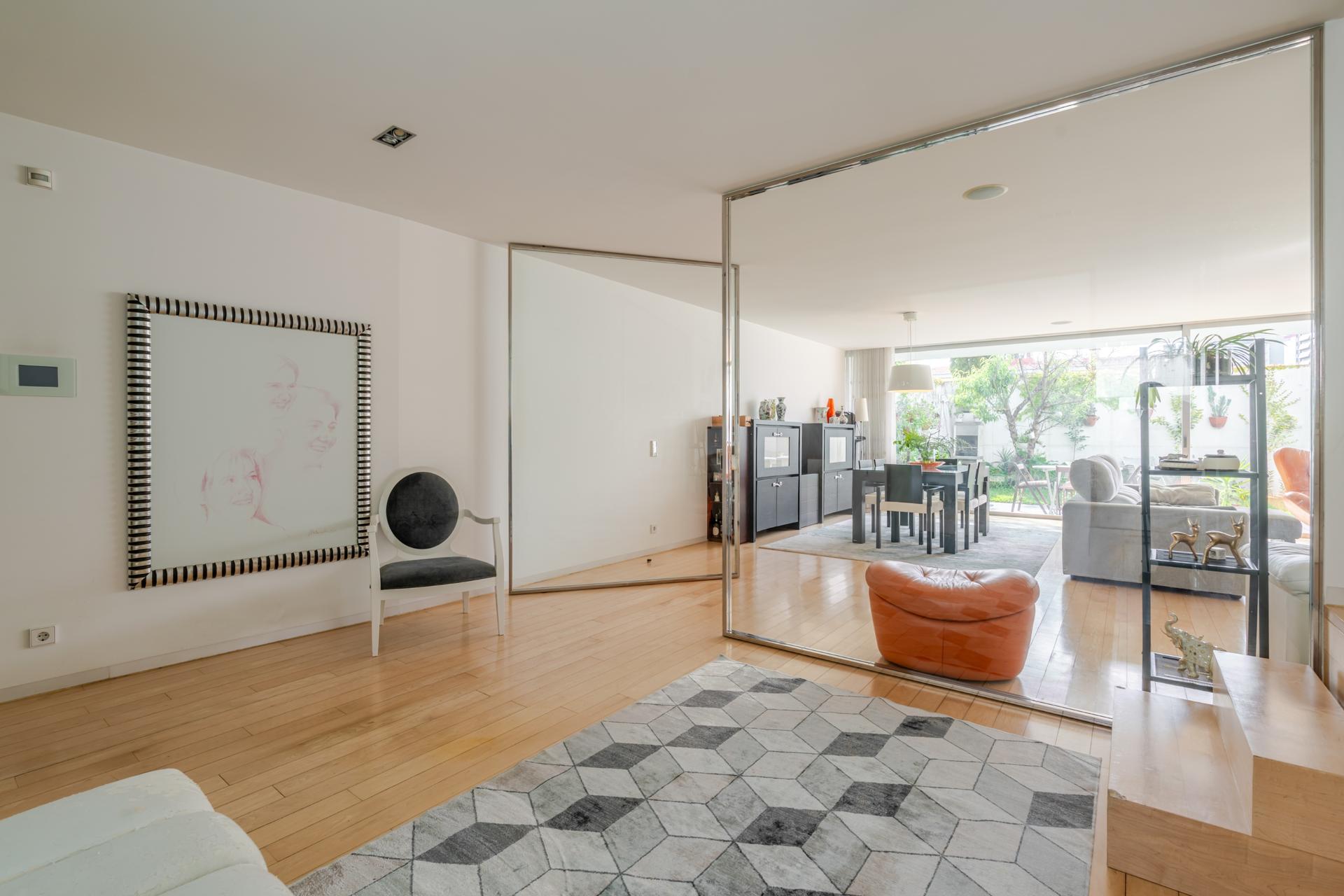 4-Bedroom House in Porto — photograph 3