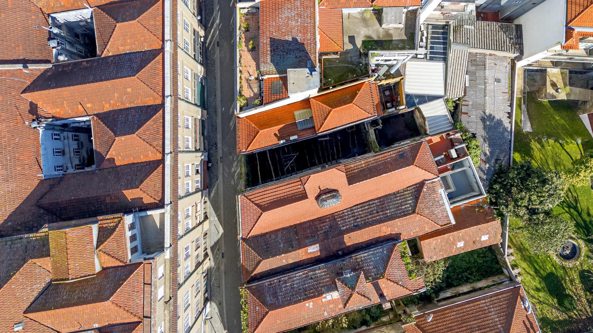 Building in Porto — photograph 5