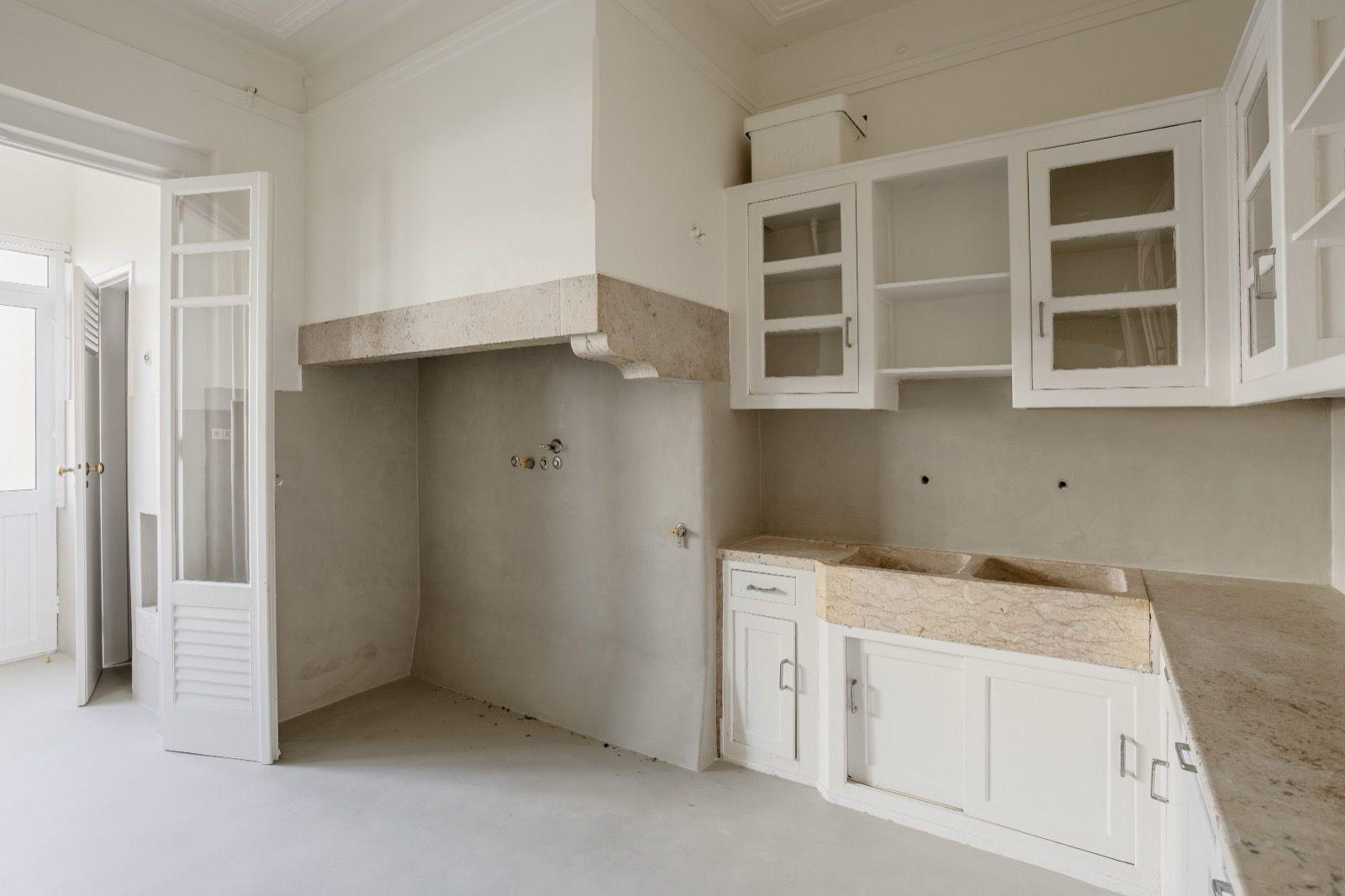 4-Bedroom Apartment in Lisboa — photograph 5