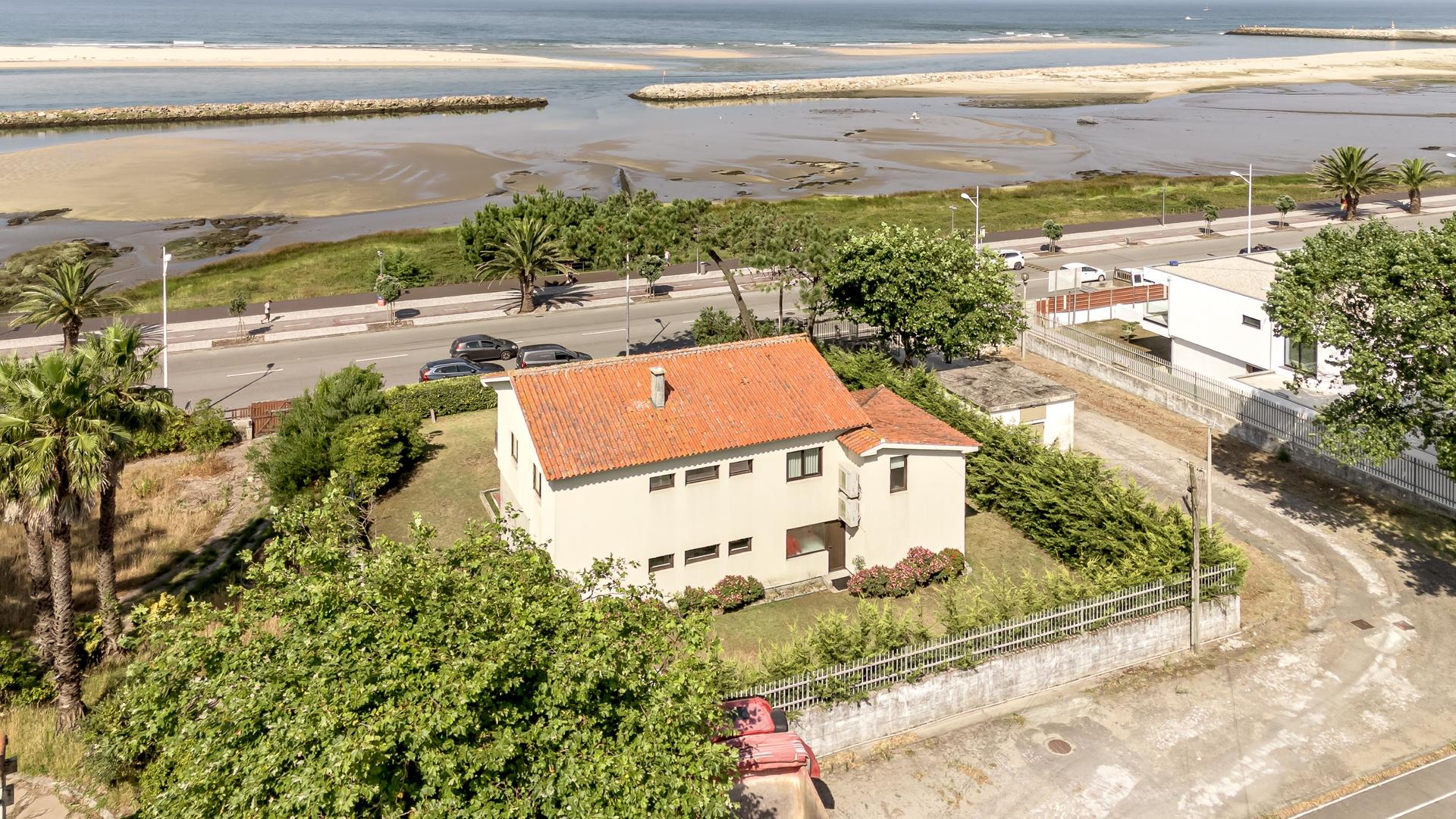 5-Bedroom House in Esposende — photograph 3