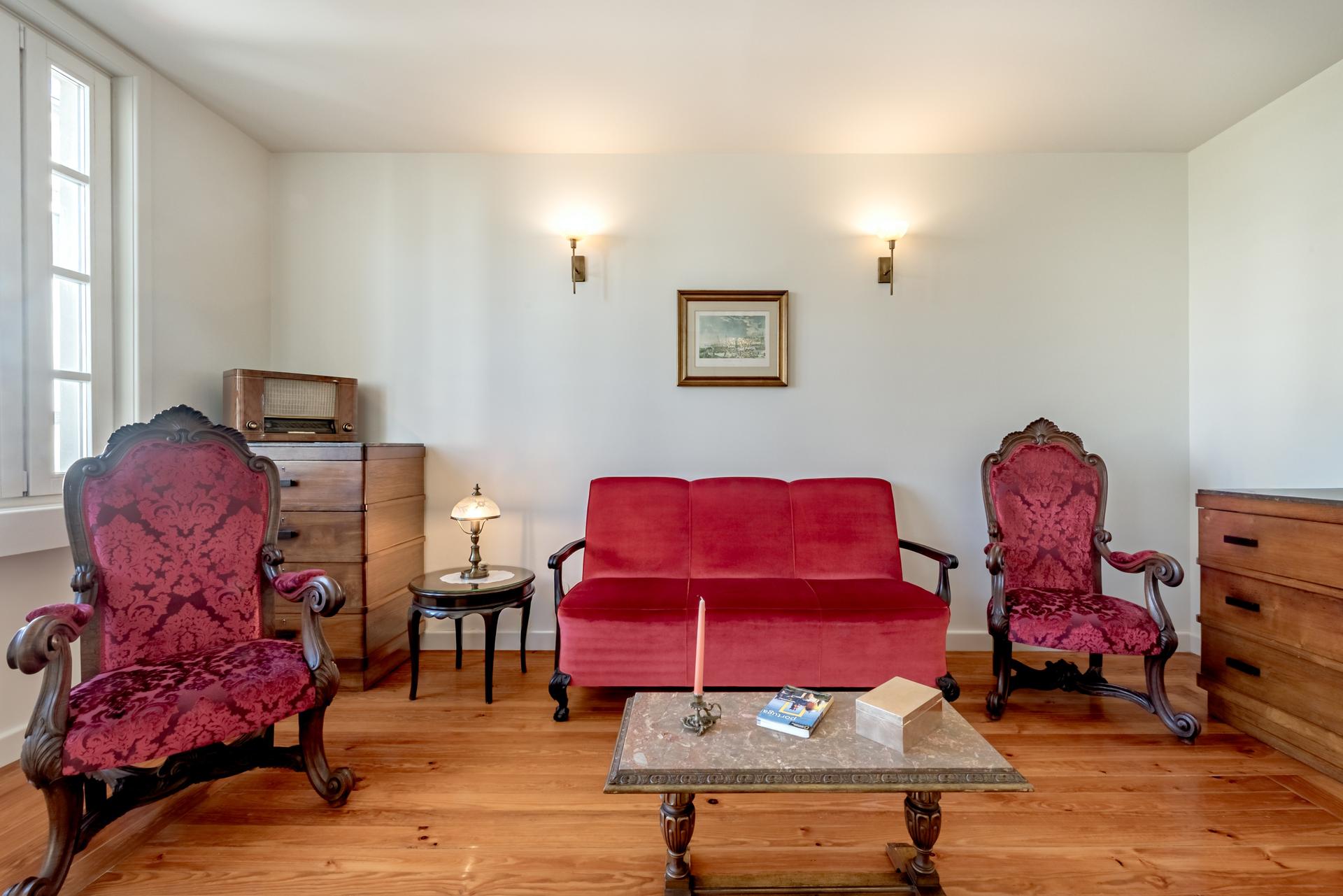 4-Bedroom Apartment in Porto — photograph 2