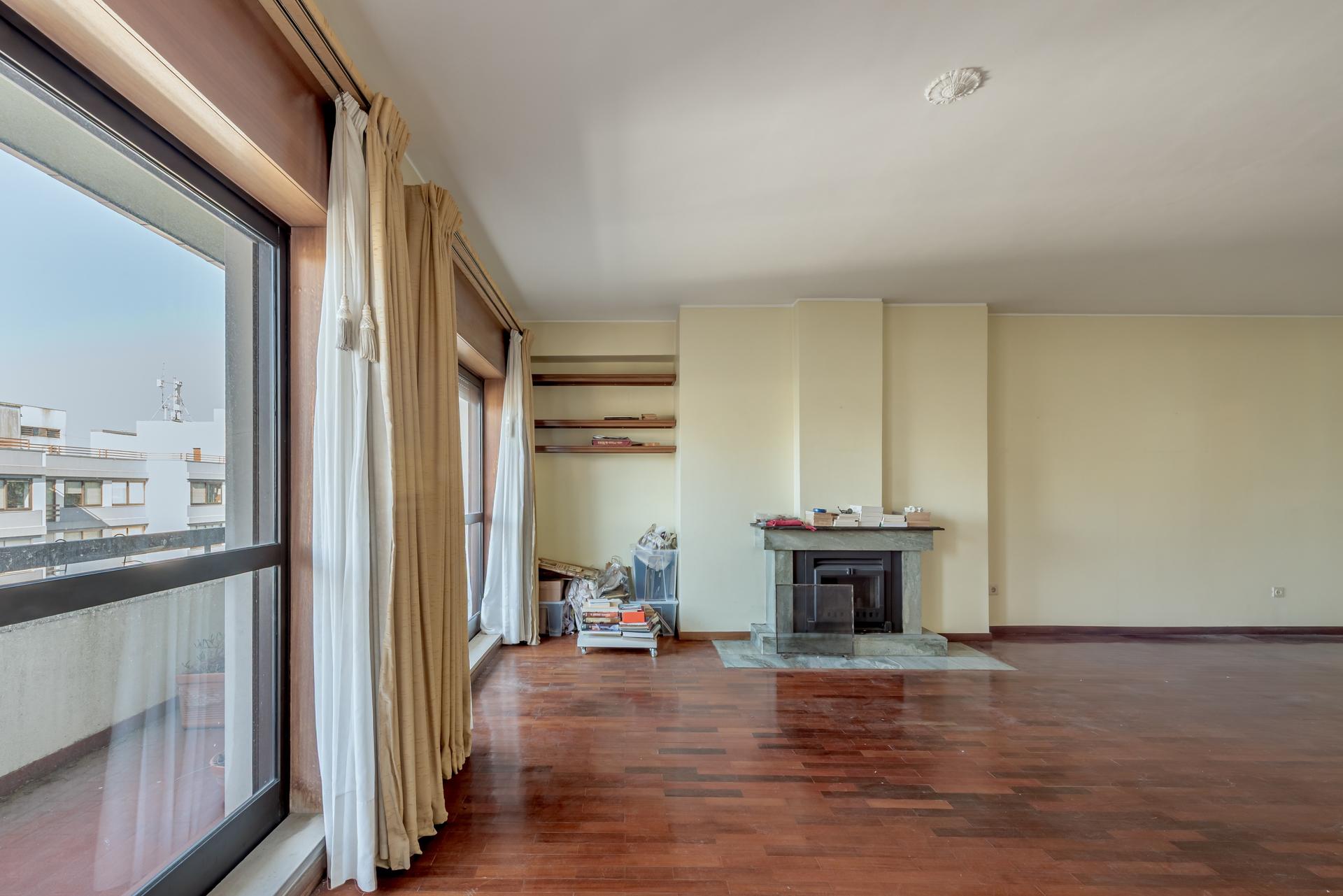 4-Bedroom Apartment in Porto — photograph 3