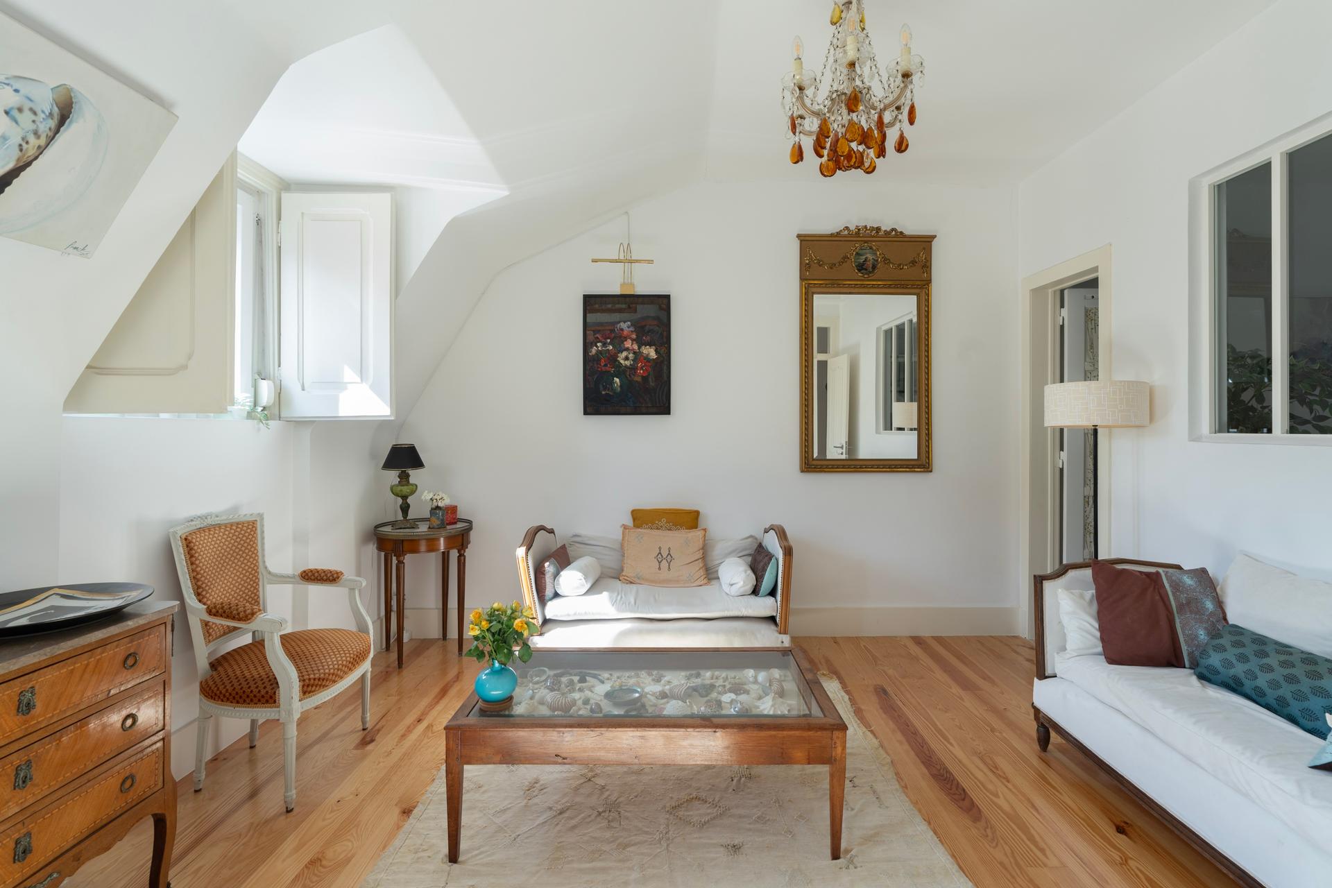 2-Bedroom Apartment in Bairro dos Atores, Lisboa — photograph 3