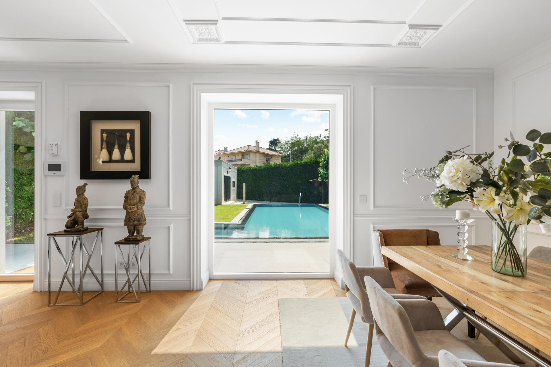 4-Bedroom House with Pool in Cascais — photograph 2