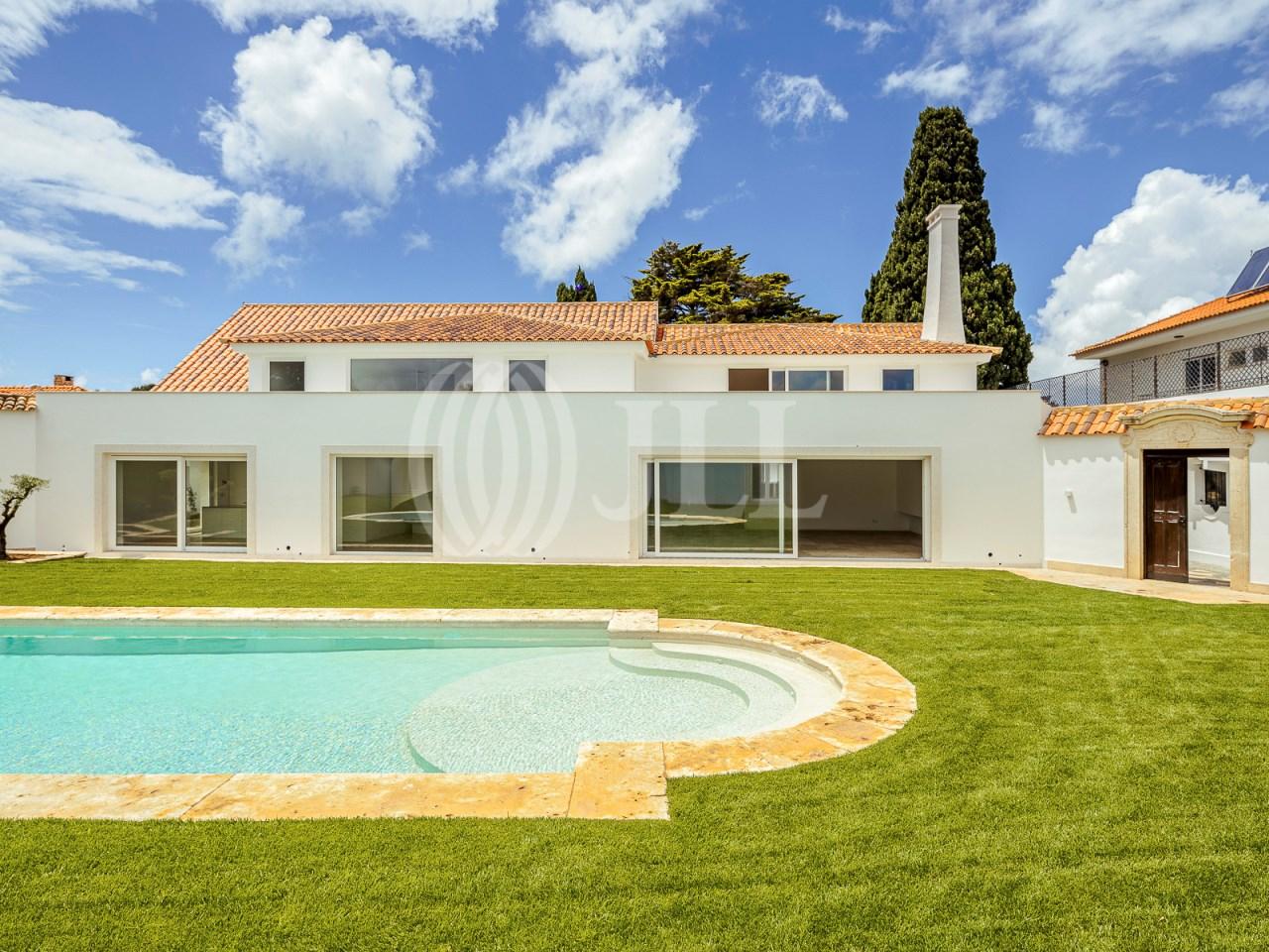 4-Bedroom House with Pool in Cascais — photograph 2