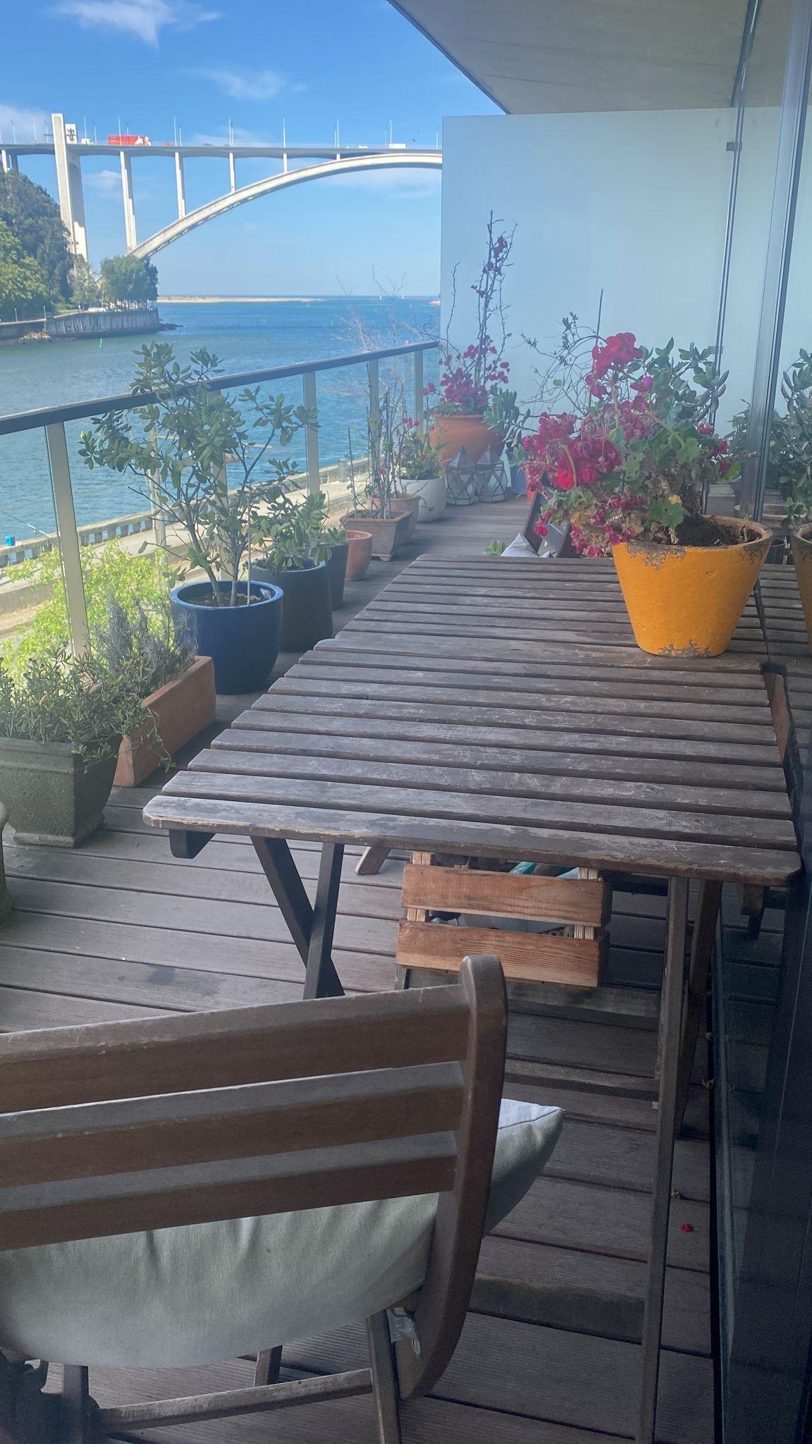3-Bedroom Apartment with River Views in Porto — photograph 2