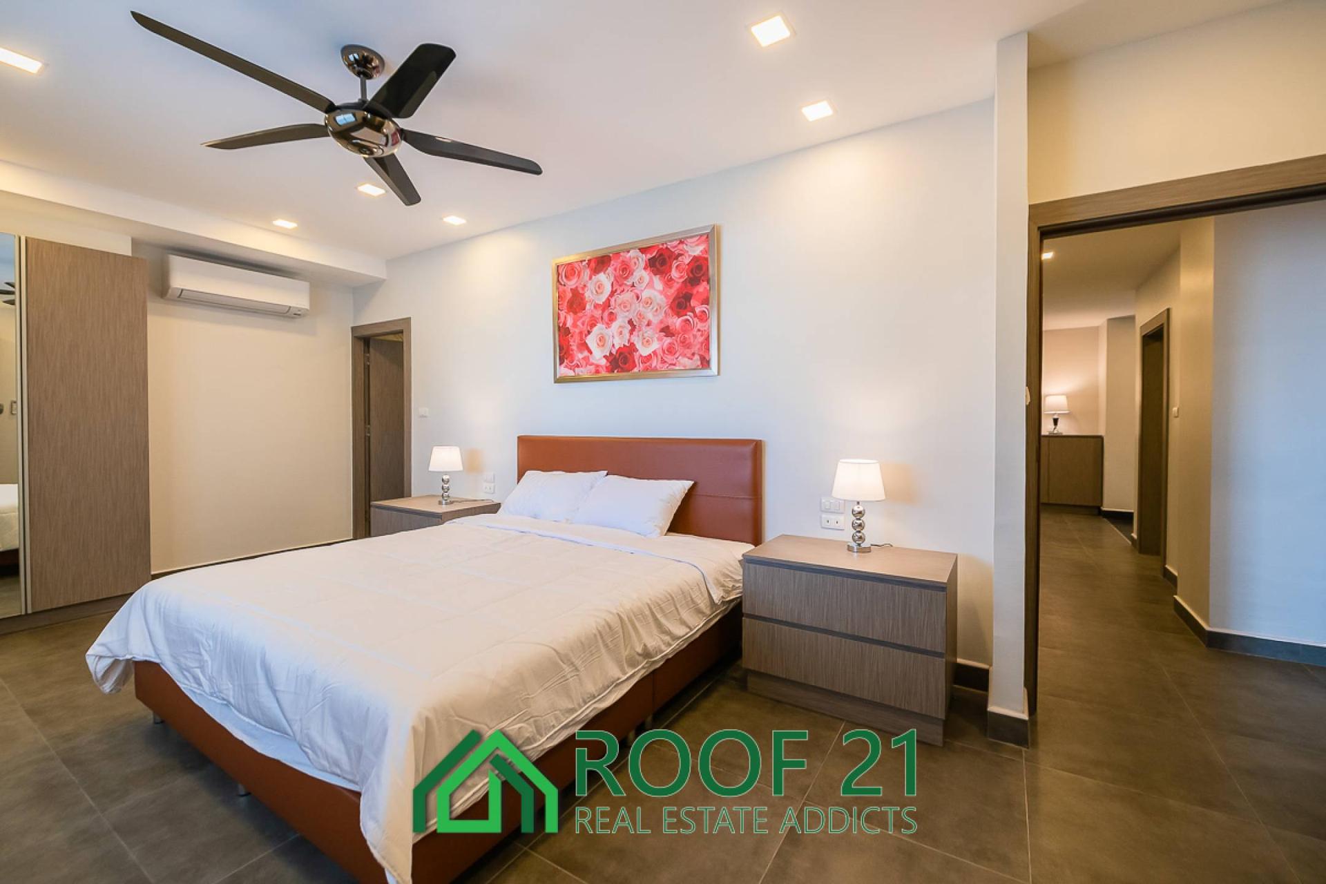 Tudor Court — photograph 2